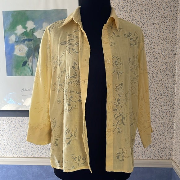 Ladies, quarter sleeve button blouse - Picture 6 of 8